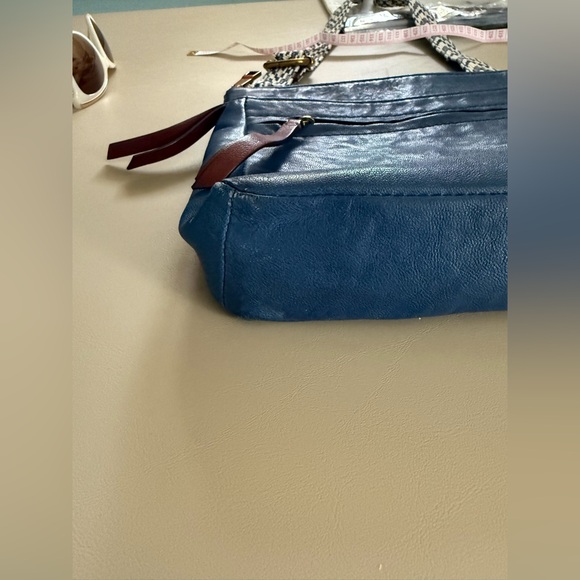 Fossil blue genuine leather crossbody bag with adjustable strap. Multi pocket - Picture 12 of 15